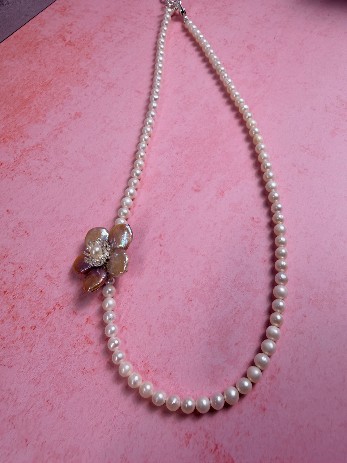 Natural pearl necklace