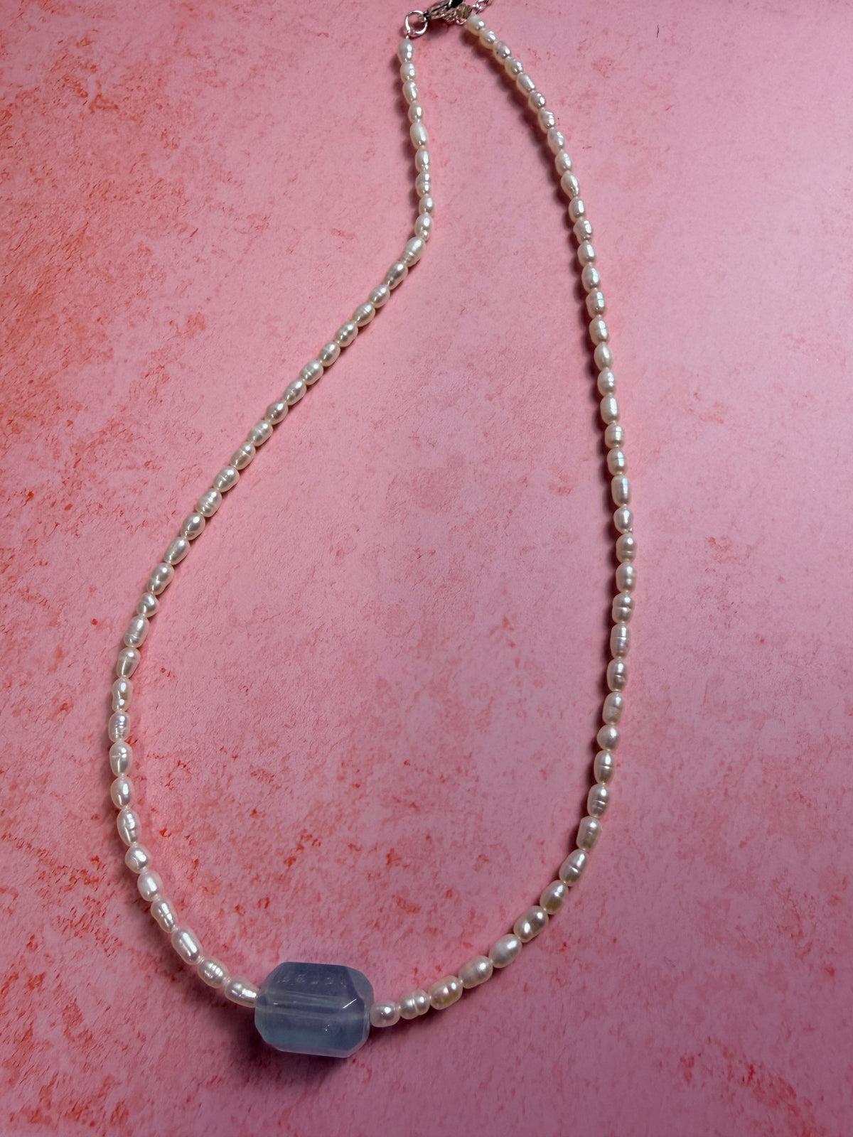 A natural pearl necklace