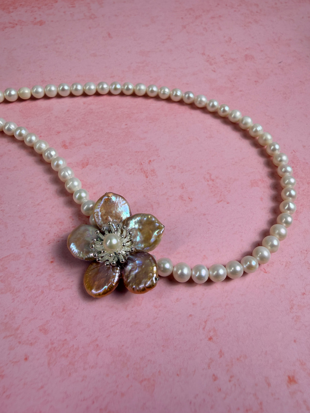 Natural pearl necklace