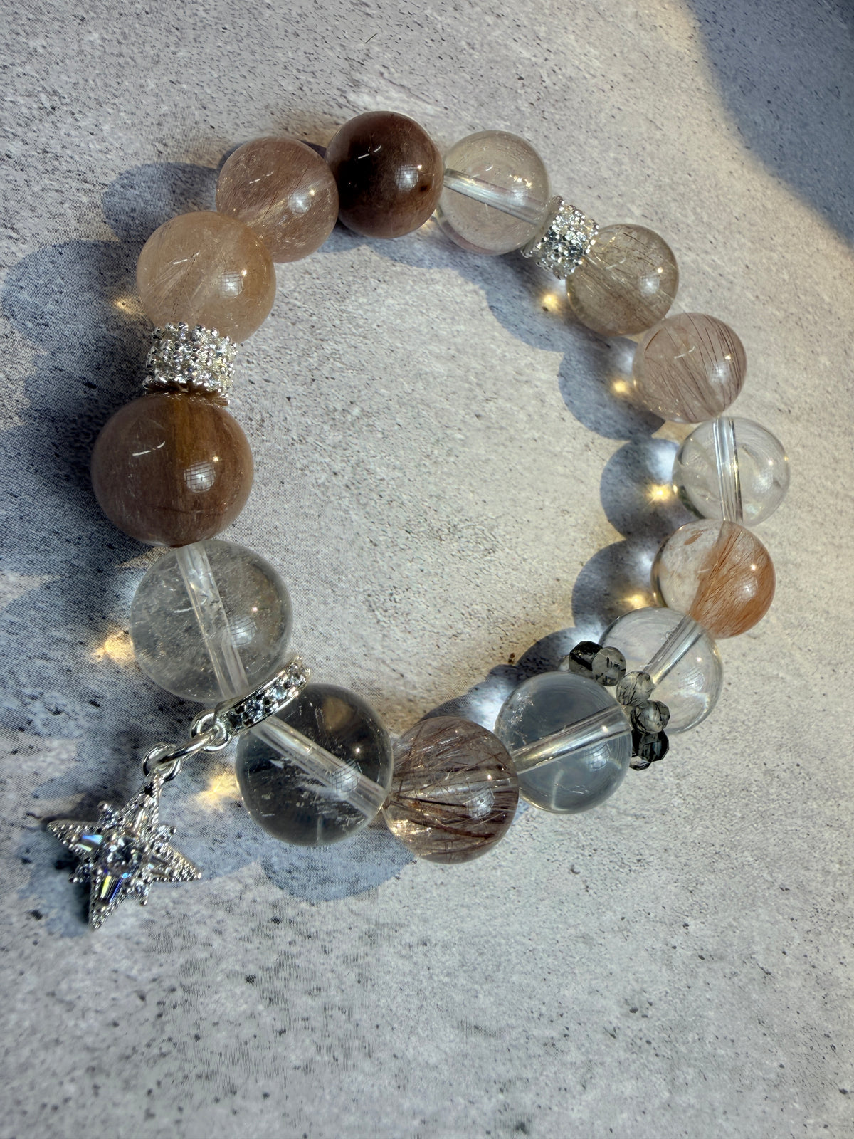 Rabbit-hair quartz bracelet