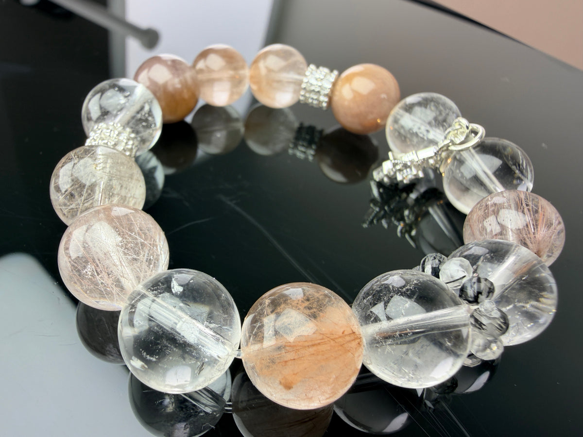 Rabbit-hair quartz bracelet